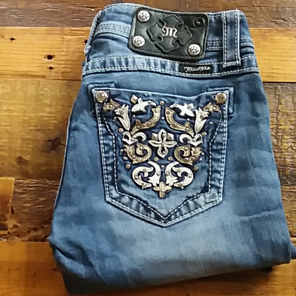 Miss Me cuffed capris size 27